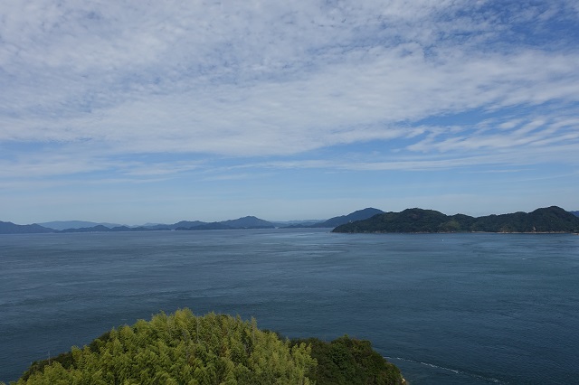 しまなみ海道から見た海。