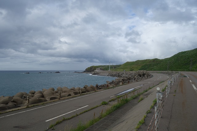 海岸線の道を行く。