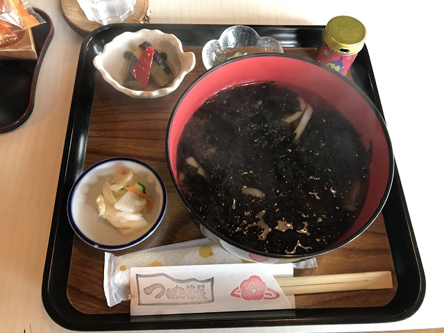 つばき茶屋さんの岩海苔うどん。