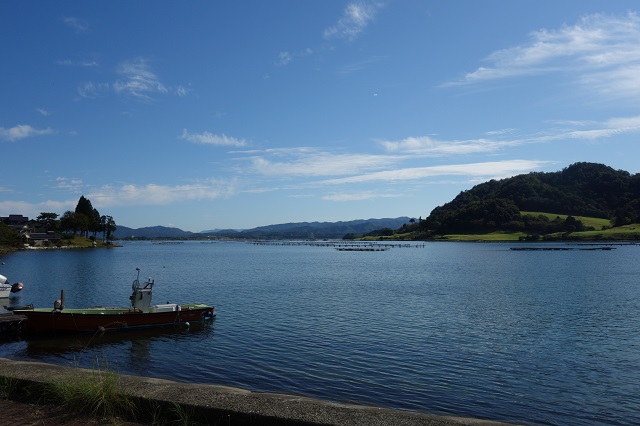 湖の様な久美浜湾。