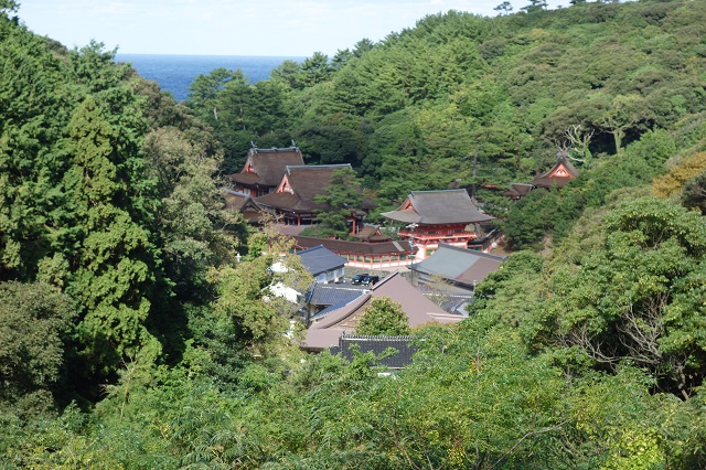 日御碕神社の荘厳な姿。