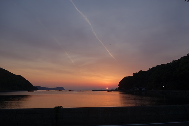 大入島のキャンプ場から見た朝日。
