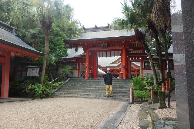 青島神社にて。