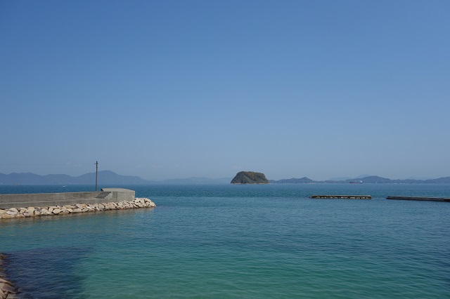 瀬戸内海の島々とはるか向こうの広島