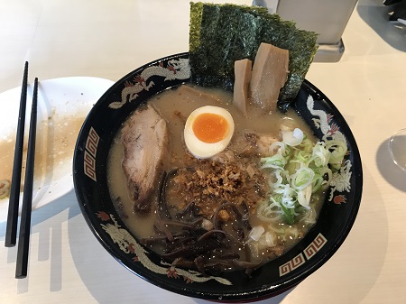 鹿児島ラーメン 豚とろ 姶良店｜ヤッホー隊長（関 武徳）のらーめんメモ