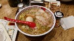 煮玉子小チャーシュー麺（930円）