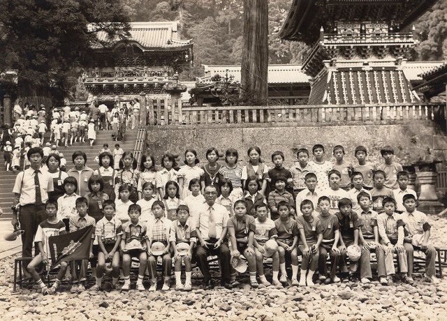 1978年9月9日 日光東照宮前でクラス写真