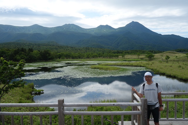 知床五湖と羅臼岳。