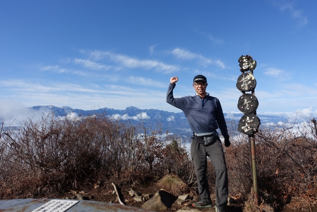 茅ヶ岳山頂にて