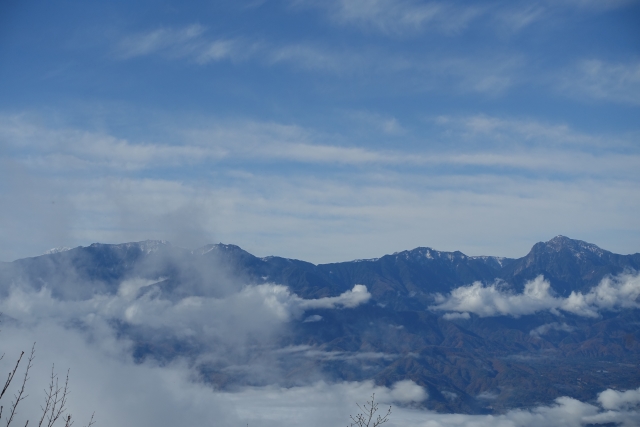 山頂から南アルプスを望む