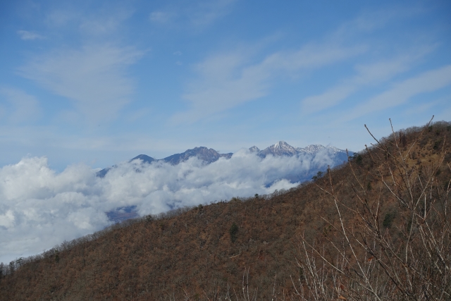 山頂から八ヶ岳を望む