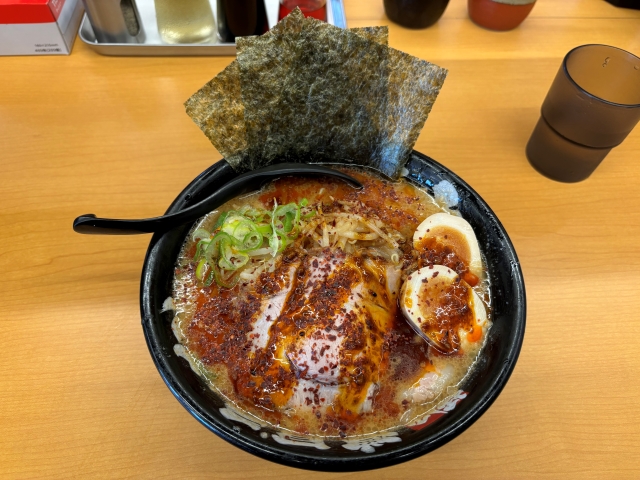 「濃厚ラーメン 韮崎家」さんの「濃厚味噌ラーメン赤」